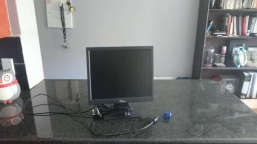 Fujitsu Computer Screen **almost Square 17"**